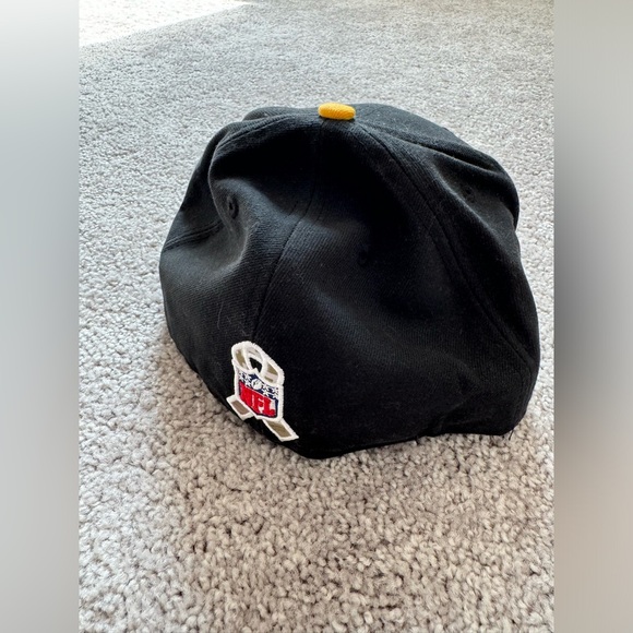 Pittsburgh Steelers New Era 59FIFTY Salute to Service Fitted Hat - Picture 2 of 2